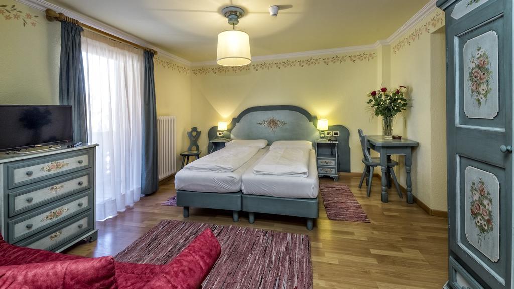 Hotel Brunella Сан Вигилио ди Маребе Екстериор снимка